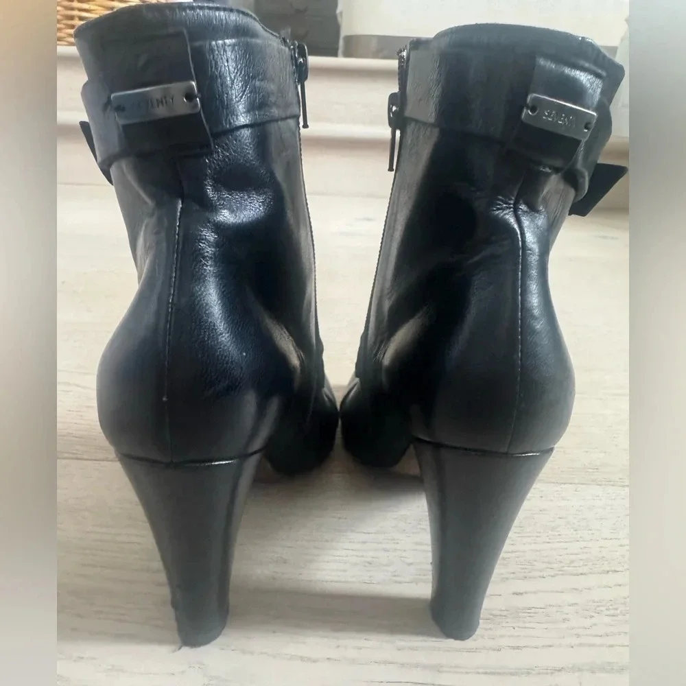 Seventy leather heeled booties size 37